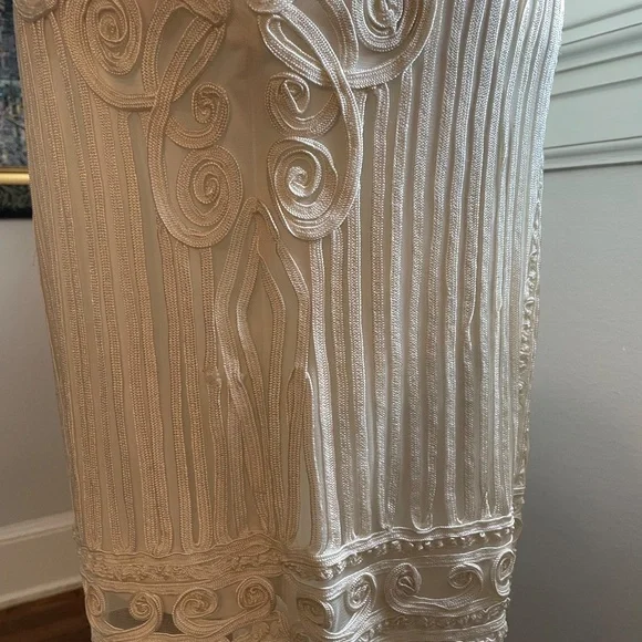 Designer Cache Elegant Sheath Amazing Applique - Picture 5 of 16